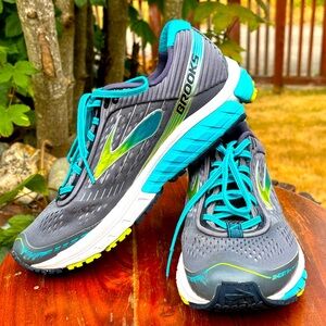 Brooks size 10.5 Gray and Blue Athletic Shoes with Cushioned Midsole